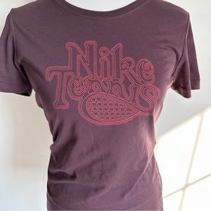 Nike FitDRY Women’s Activewear Sports Tee, Burgundy Maroon Red Spell Out, M